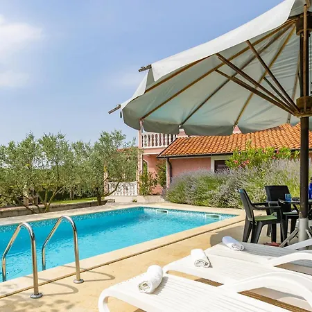 In Livaki With Kitchen Holiday home
