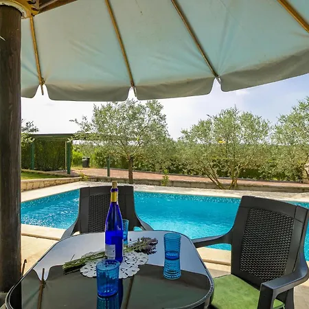 Tatil Evi In Livaki With Kitchen *